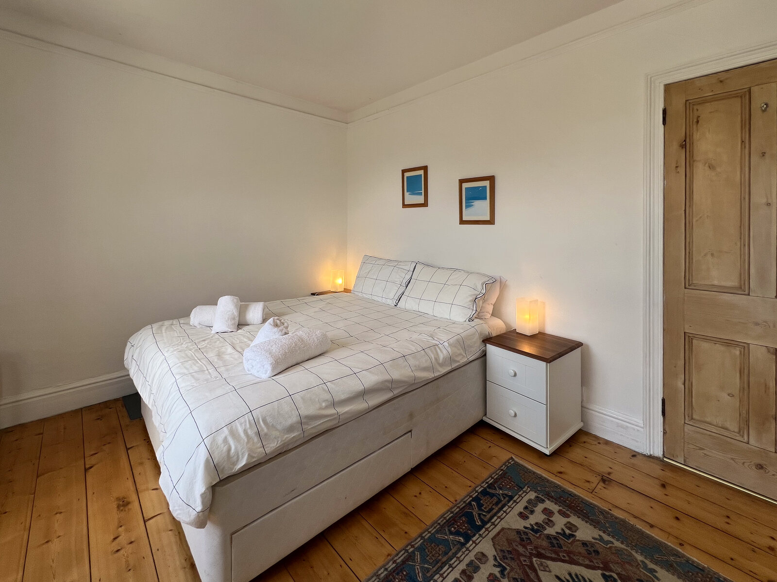Double bedroom with French doors to the balcony