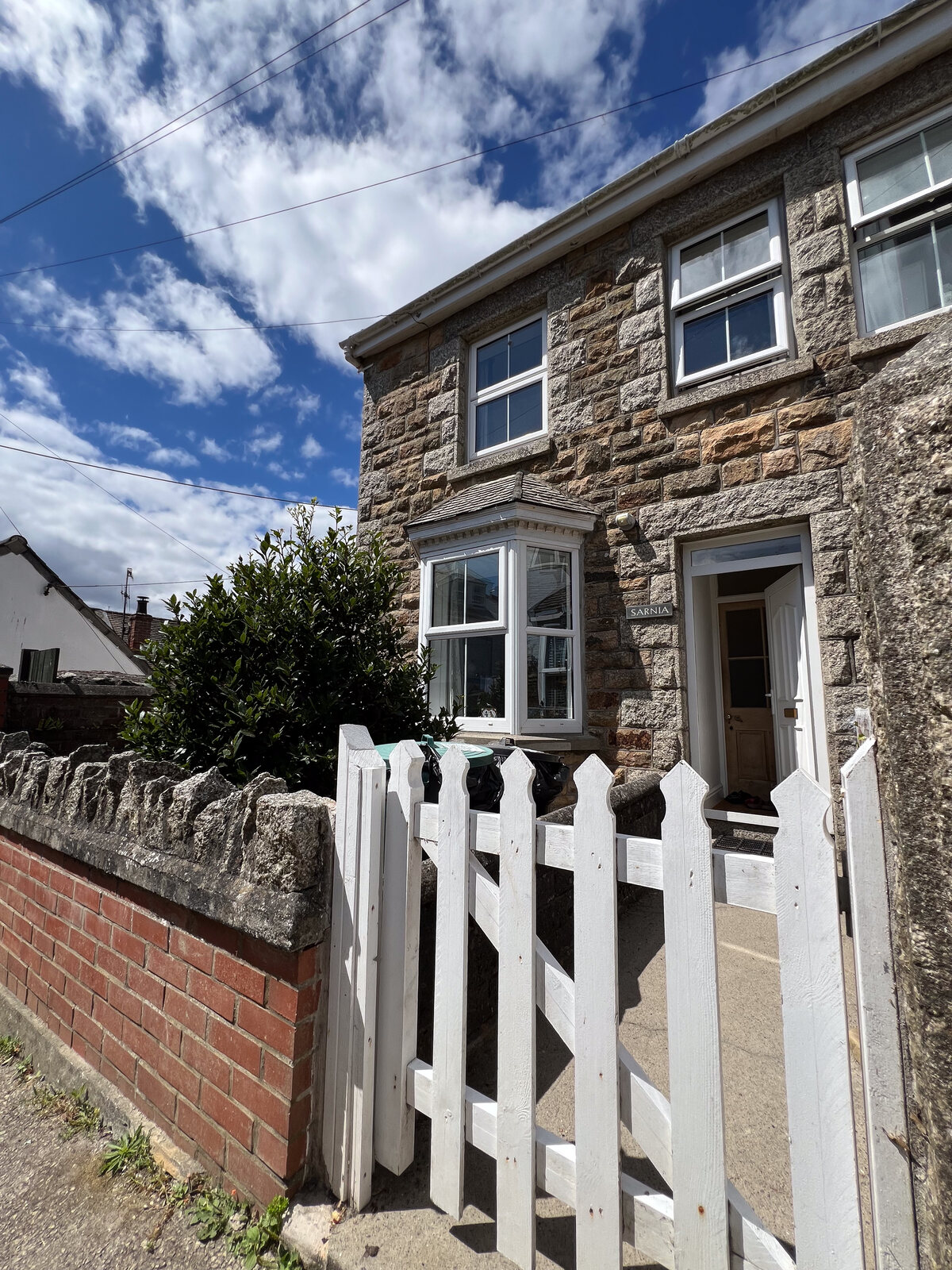 Sarnia cottage, traditional Cornish granite frontage with white picket gate